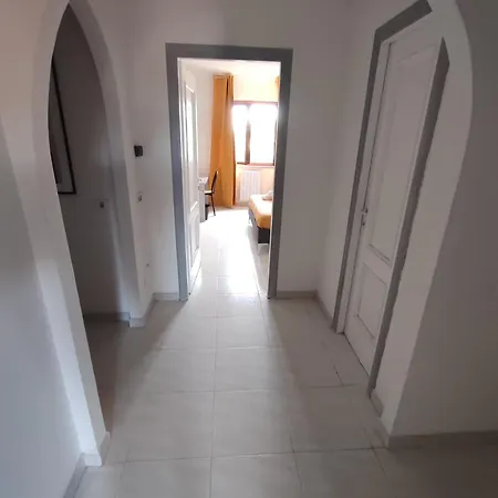 Sinisi *